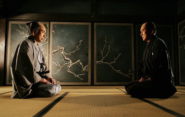 13_ASESINOS_crítica_1 13_ASESINOS_crítica_1