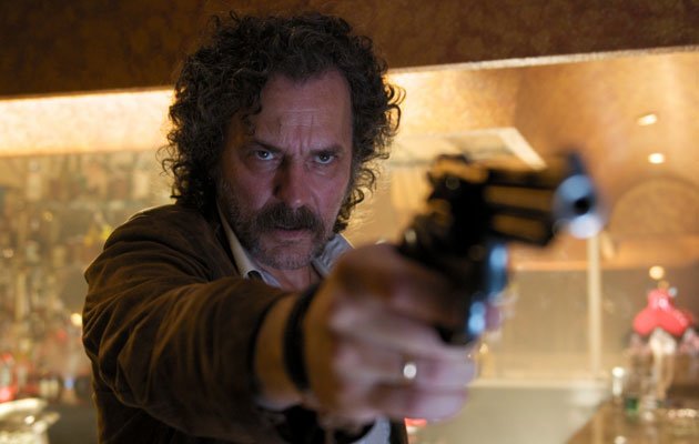 NO_HABRÁ_PAZ_MALVADOS_crítica_2.jpg+ NO_HABRÁ_PAZ_MALVADOS_crítica_2.jpg+