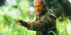 THE TOMB noticia: Bruce Willis encerrado