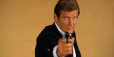 ROGER MOORE noticia: Los James Bond rinden tributo a Roger Moore
