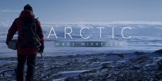 ÁRTICO crítica: MacGyver perdido en el hielo
